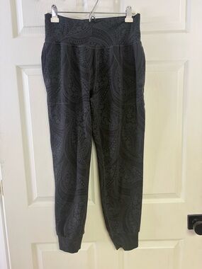 Athleta Black Textured Salutation Jogger medium